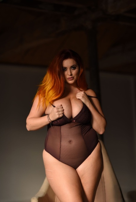 Lucy Vixen model top photo